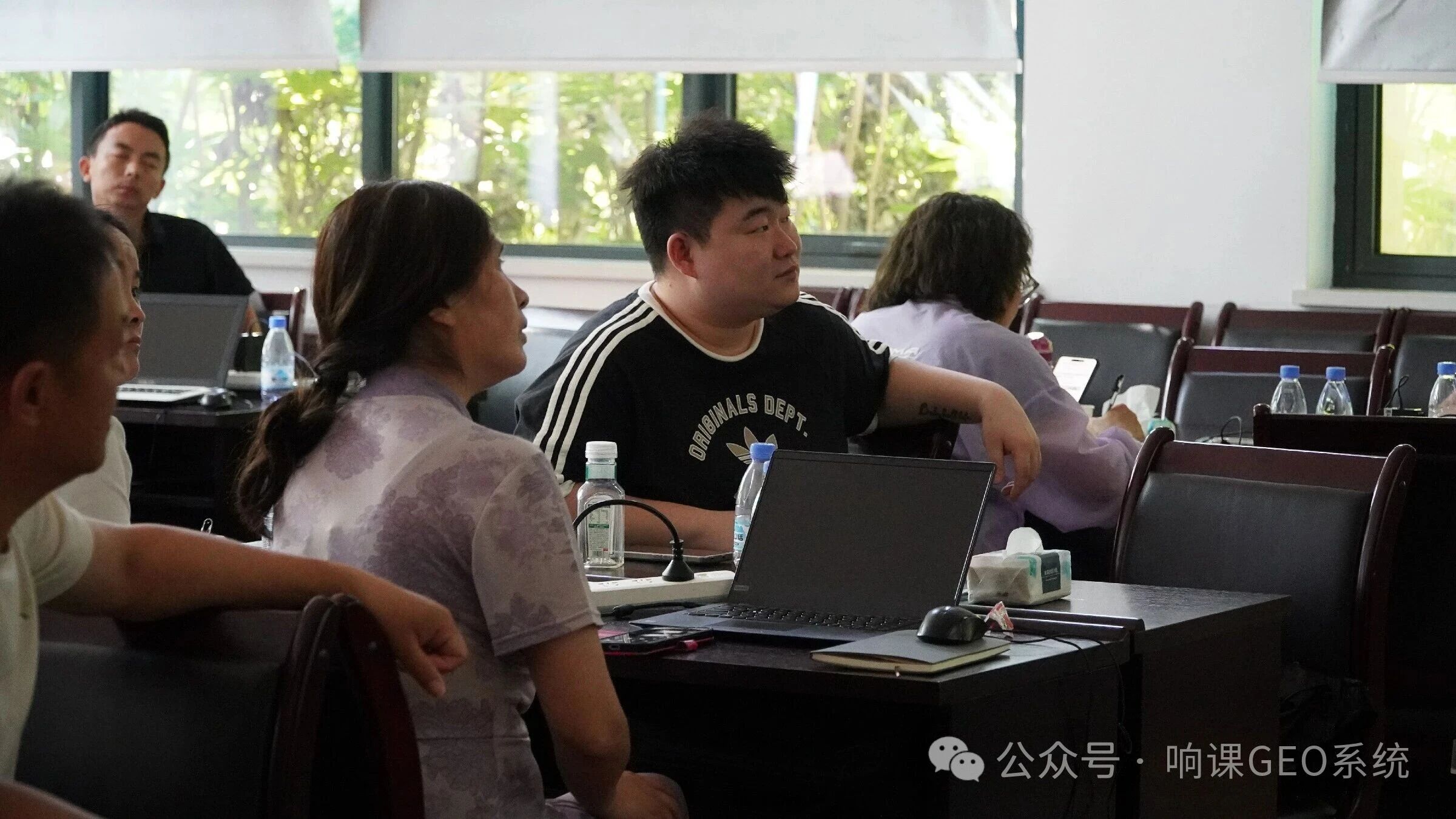 响课科技创始人二师兄提醒实体老板“5亿AI免费流量风口,传统企业再不转型,直接被淘汰”!